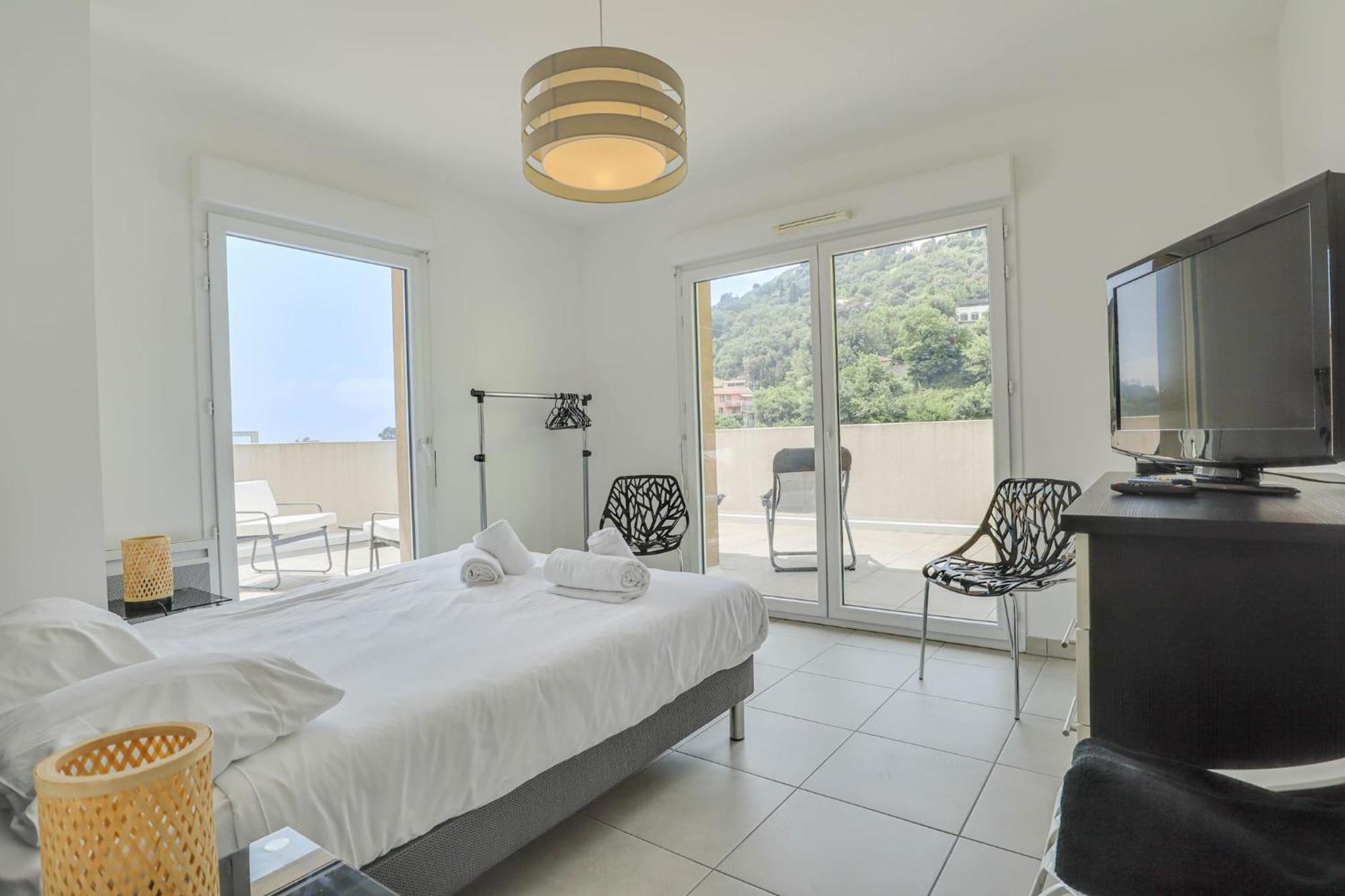 Spacieux Rooftop Parking, Terrasse Ensoleillee Apartment *