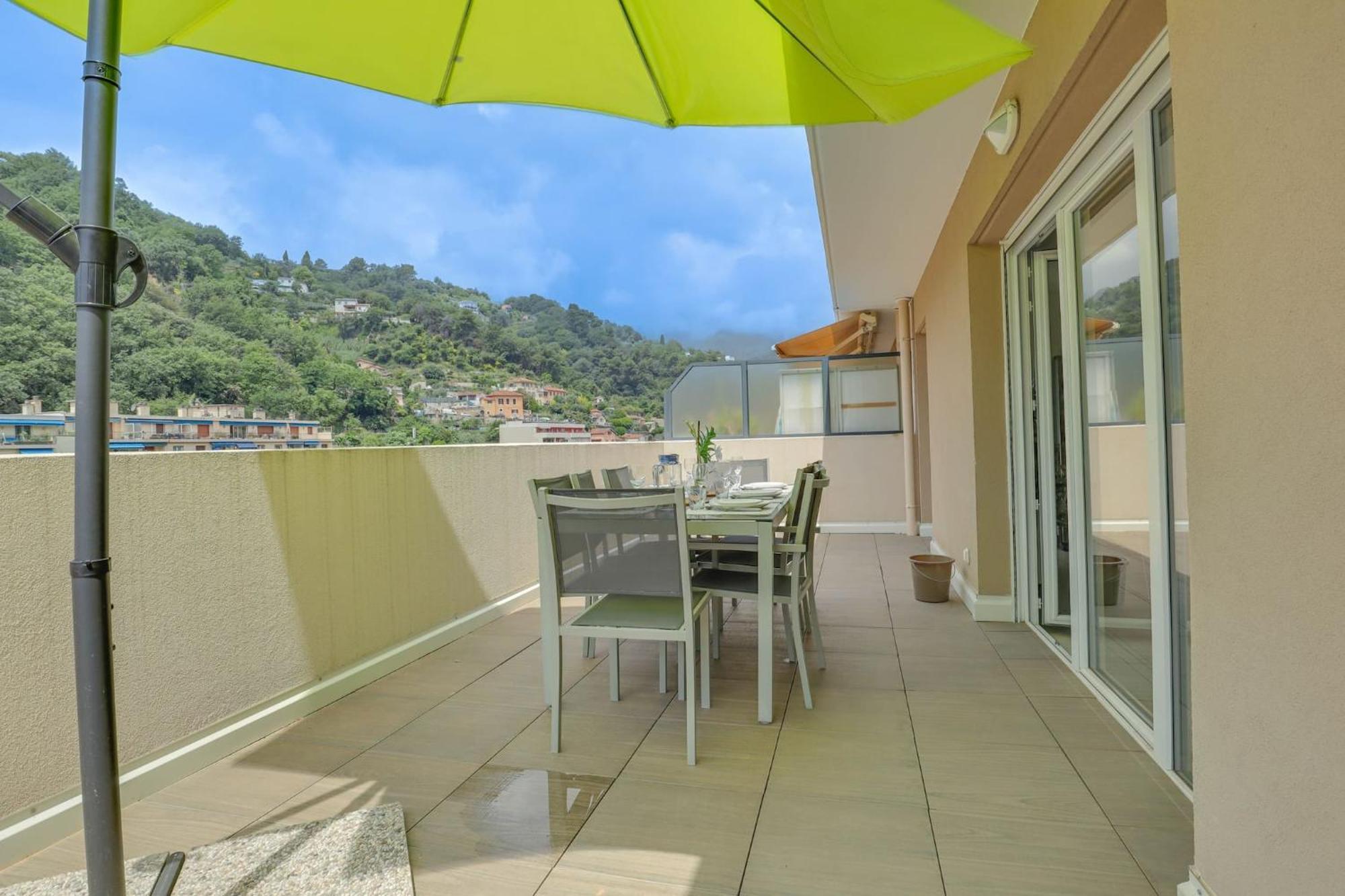 Spacieux Rooftop Parking, Terrasse Ensoleillee *