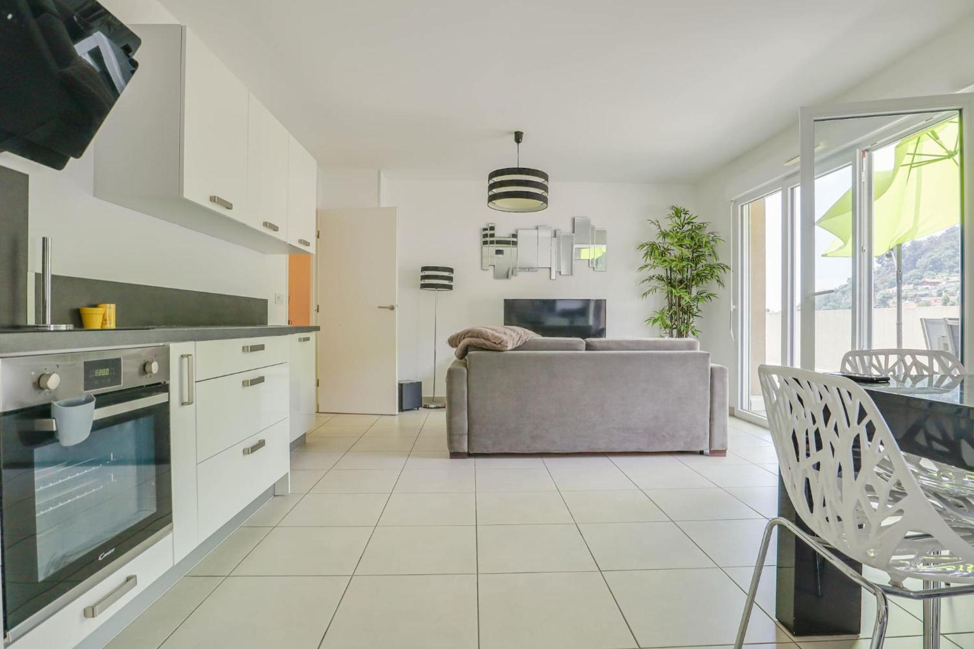 Spacieux Rooftop Parking, Terrasse Ensoleillee Menton