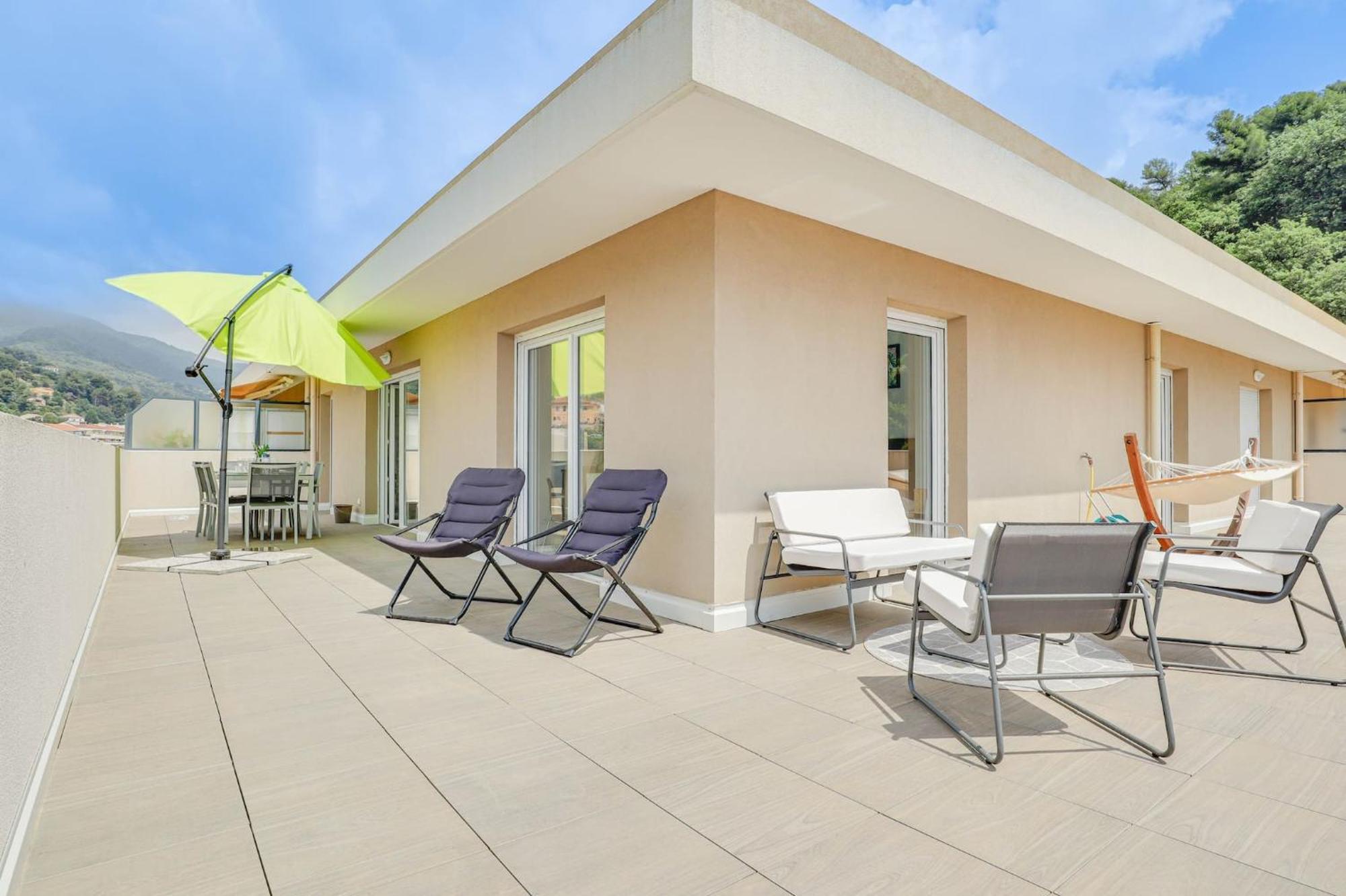 Spacieux Rooftop Parking, Terrasse Ensoleillee * Menton