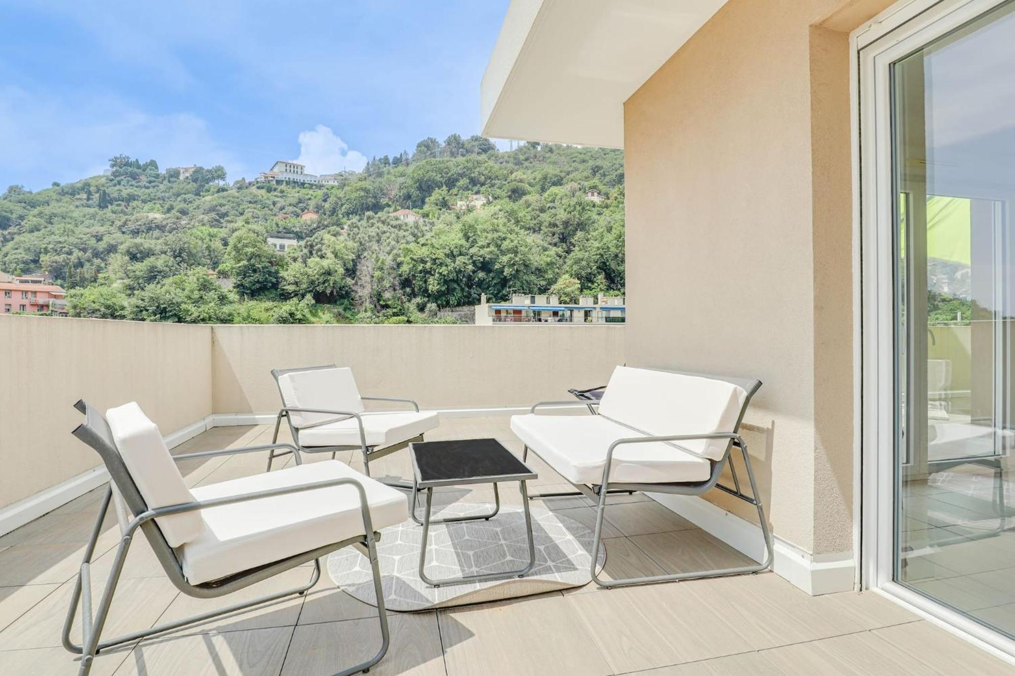 Apartment Spacieux Rooftop Parking, Terrasse Ensoleillee