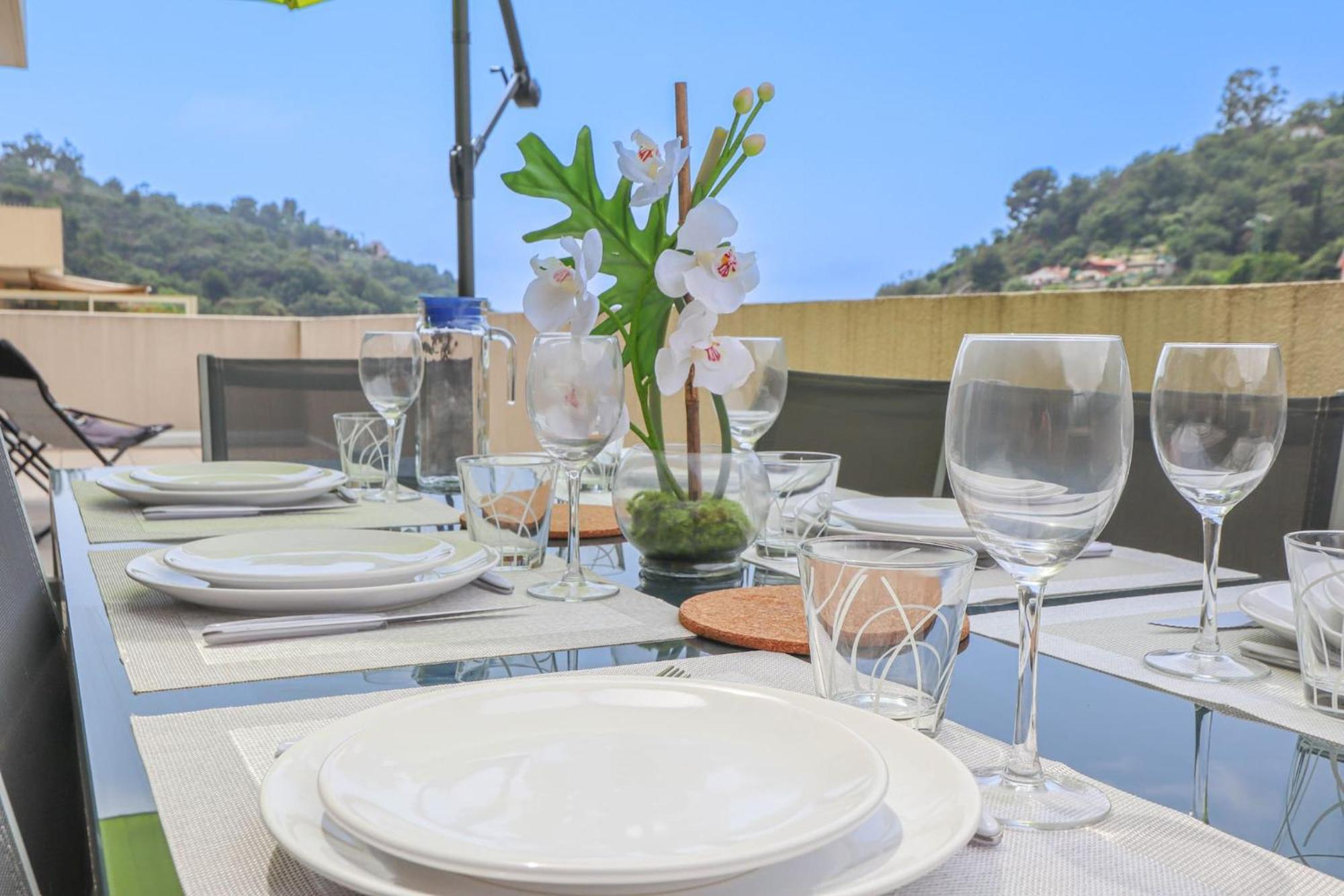 Spacieux Rooftop Parking, Terrasse Ensoleillee Menton