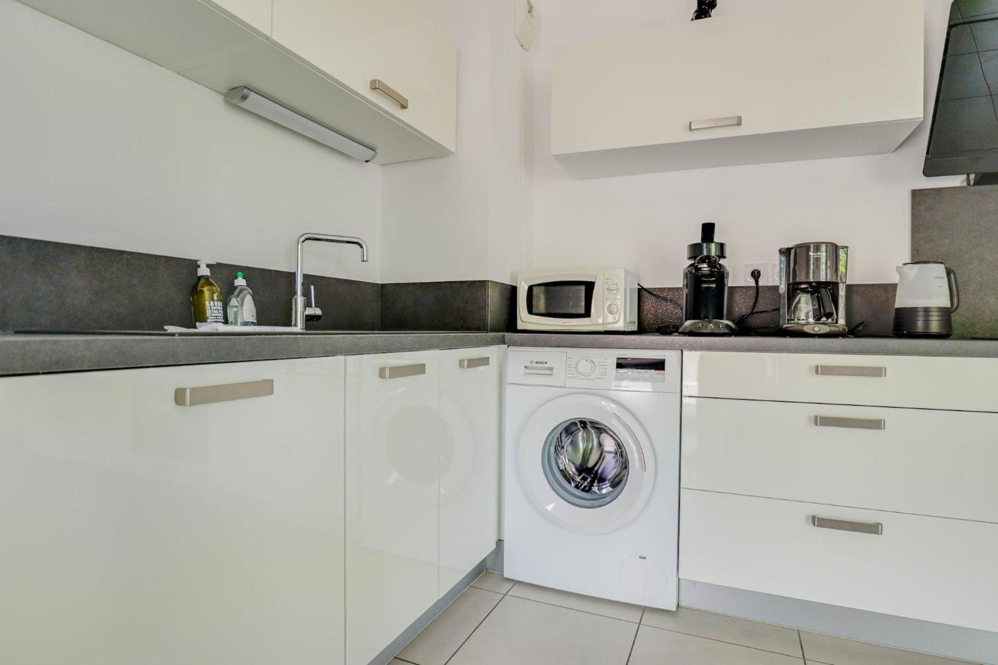 Spacieux Rooftop Parking, Terrasse Ensoleillee Apartamento Menton