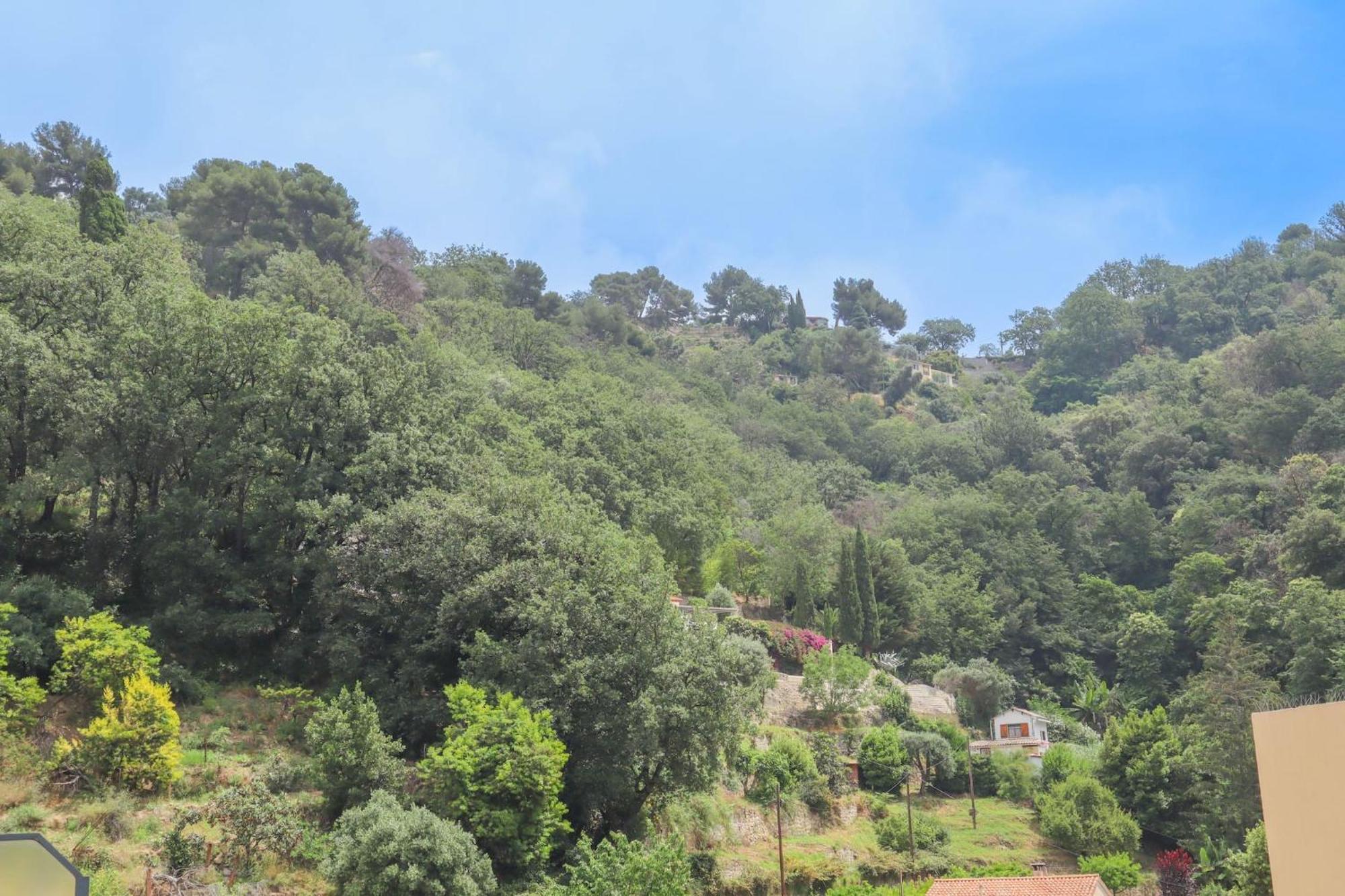 Appartement Spacieux Rooftop Parking, Terrasse Ensoleillee Menton