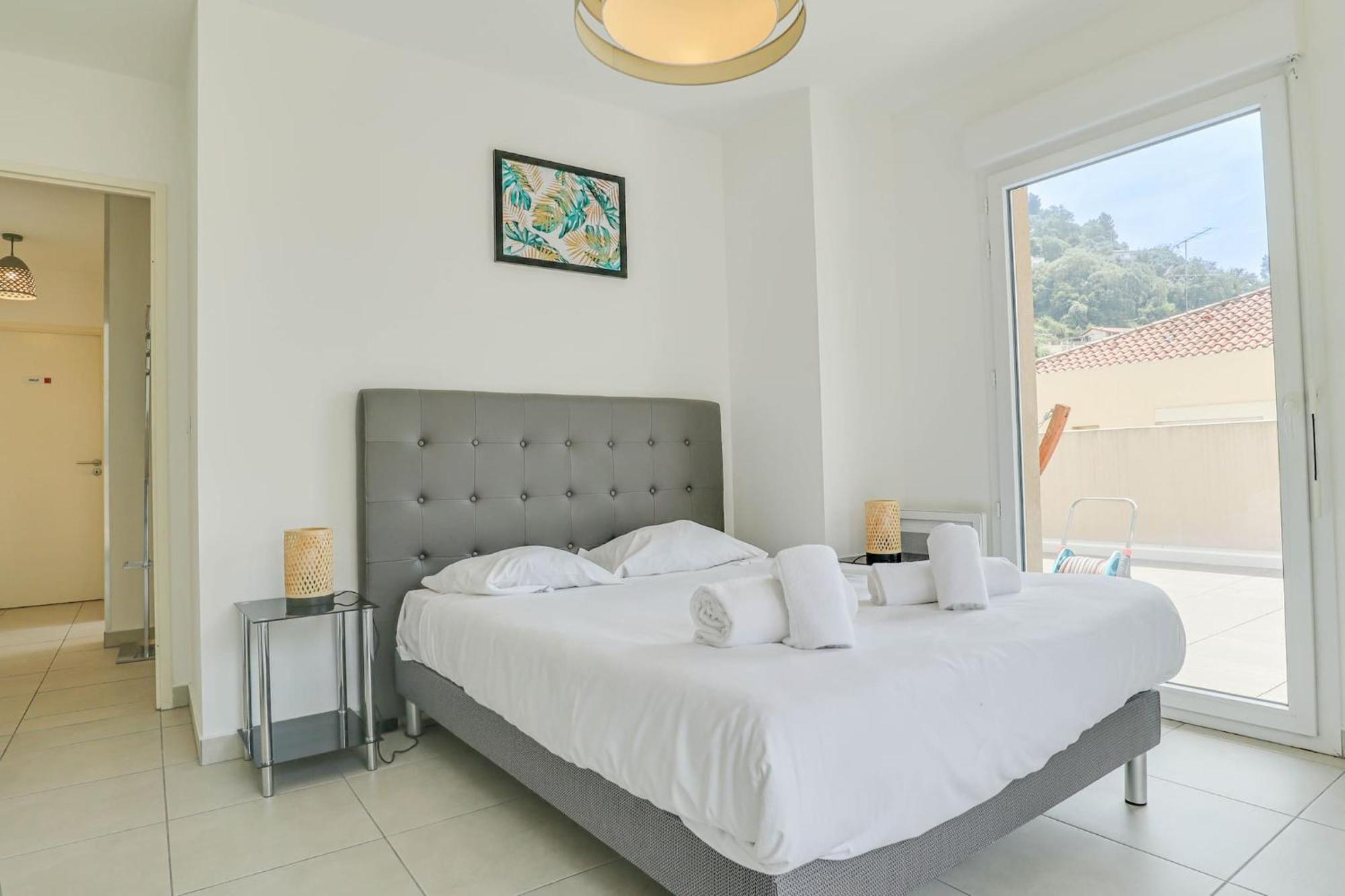 Spacieux Rooftop Parking, Terrasse Ensoleillee Apartamento