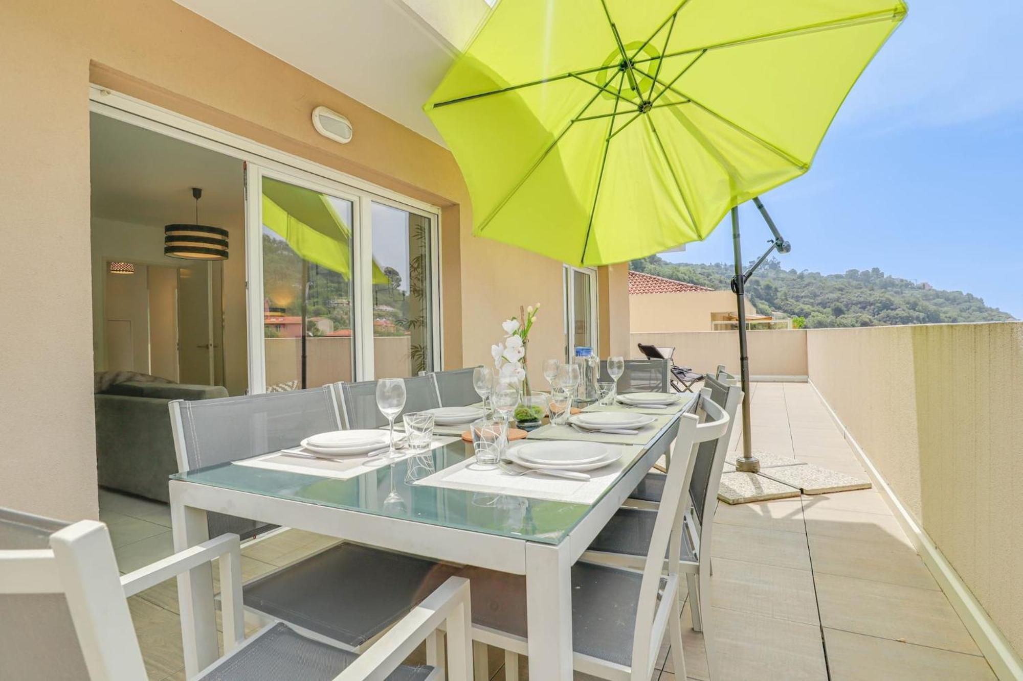 Spacieux Rooftop Parking, Terrasse Ensoleillee