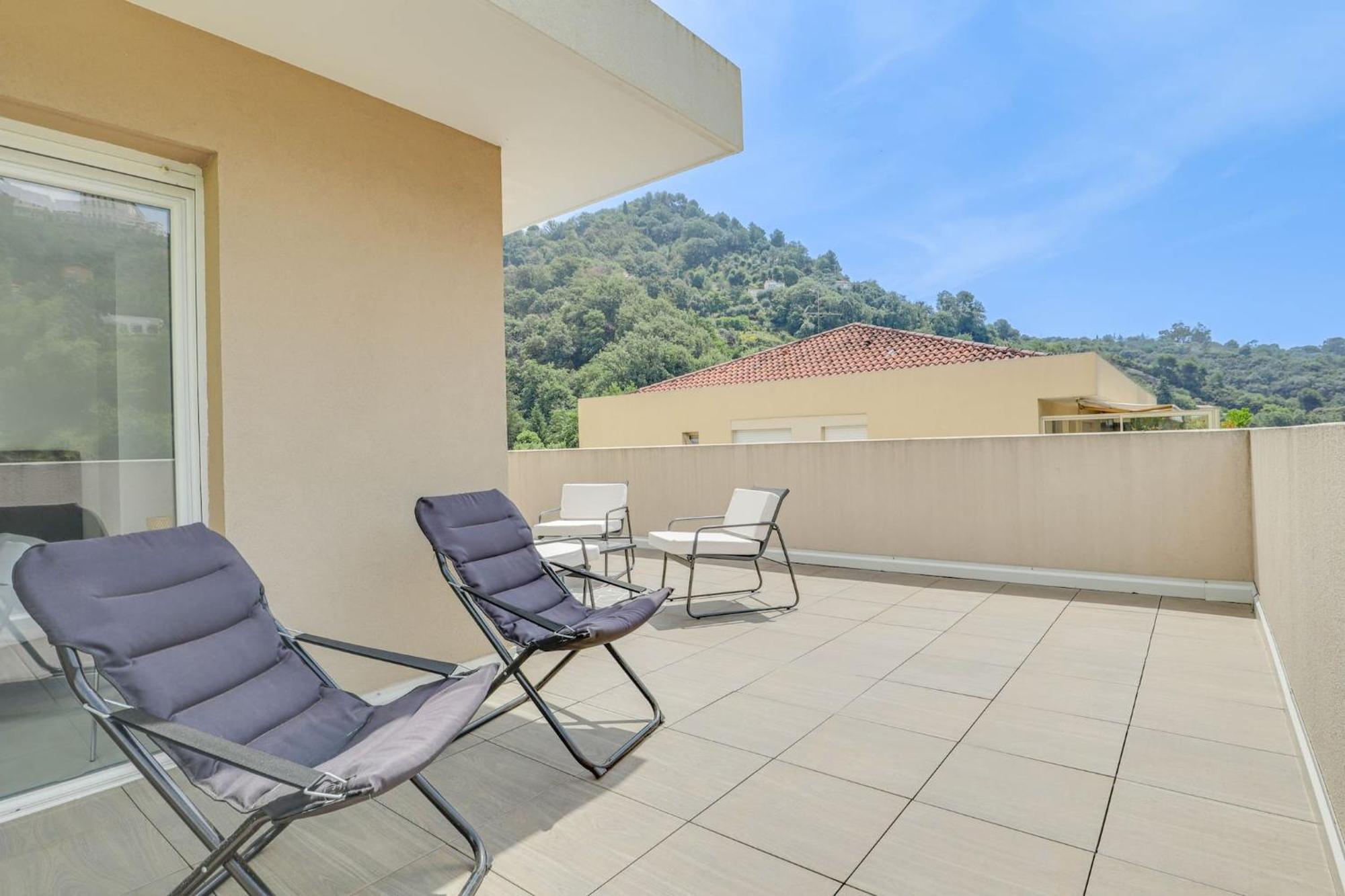 Spacieux Rooftop Parking, Terrasse Ensoleillee * Menton
